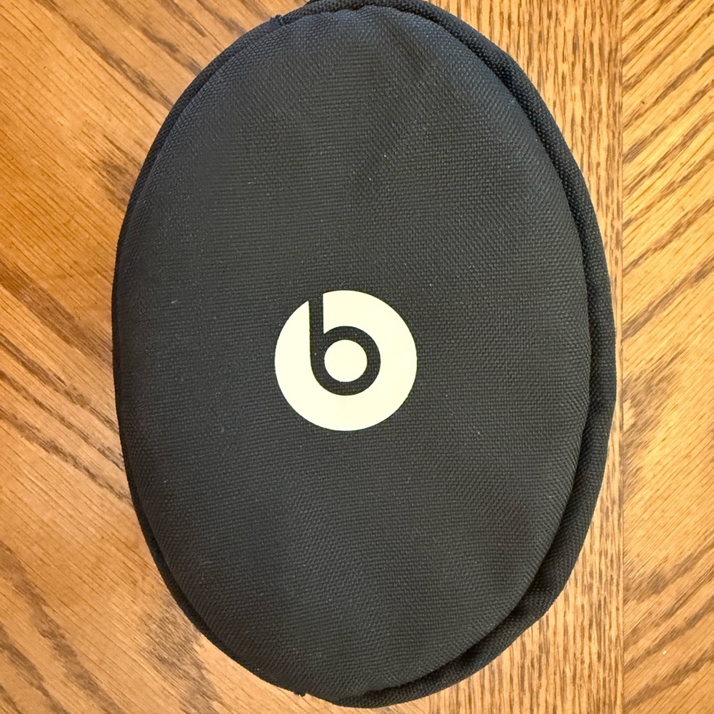 Original Solo Beats By Dre Soft Case - Gold “B”